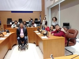 ΕΚΔΗΛΩΣΗ ΓΙΑ ΤΗΝ ΠΑΓΚΟΣΜΙΑ ΗΜΕΡΑ ΑΤΟΜΩΝ ΜΕ ΑΝΑΠΗΡΙΑ 3/12/2025, "ΠΡΕΣΒΕΥΤΕΣ ΓΙΑ ΜΙΑ ΠΟΛΗ ΧΩΡΙΣ ΦΡΑΓΜΟΥΣ"